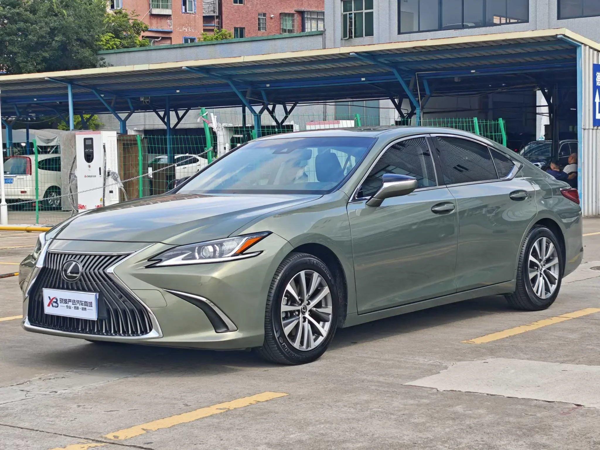Lexus ES