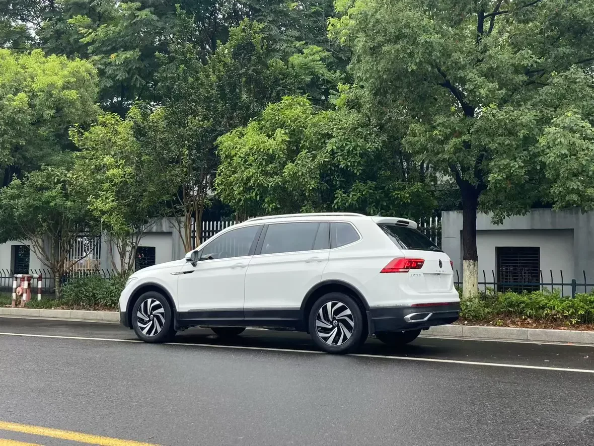 Volkswagen Tiguan L