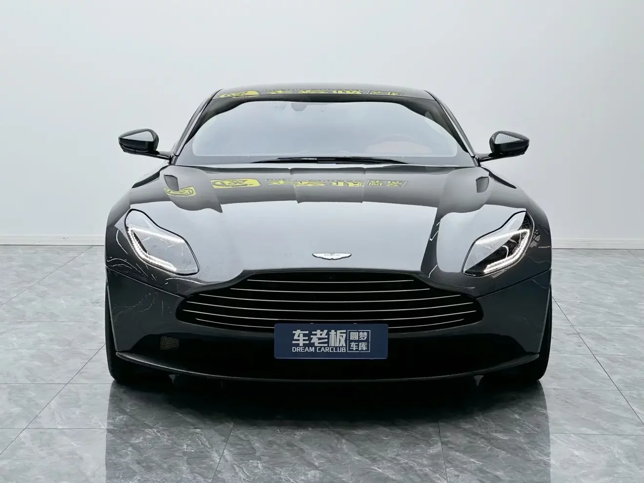 Aston Martin DB11