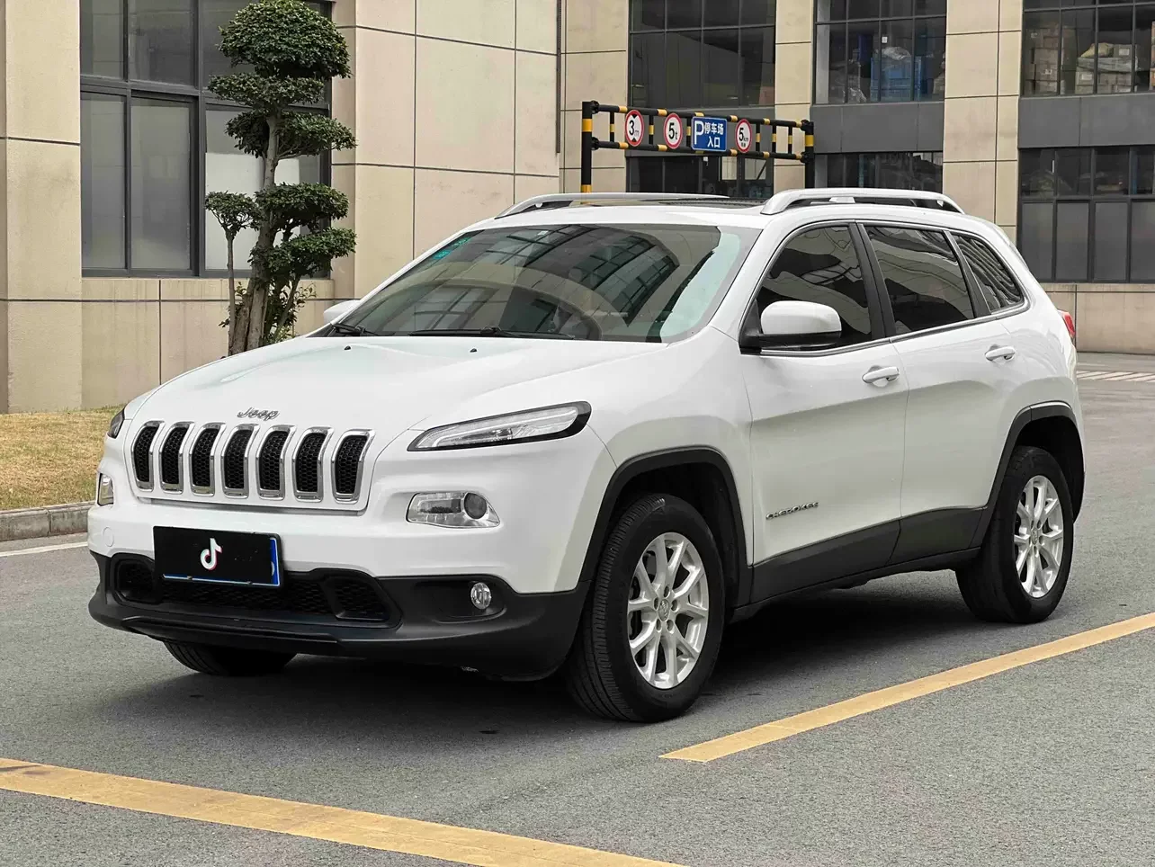Jeep Cherokee  из Китая