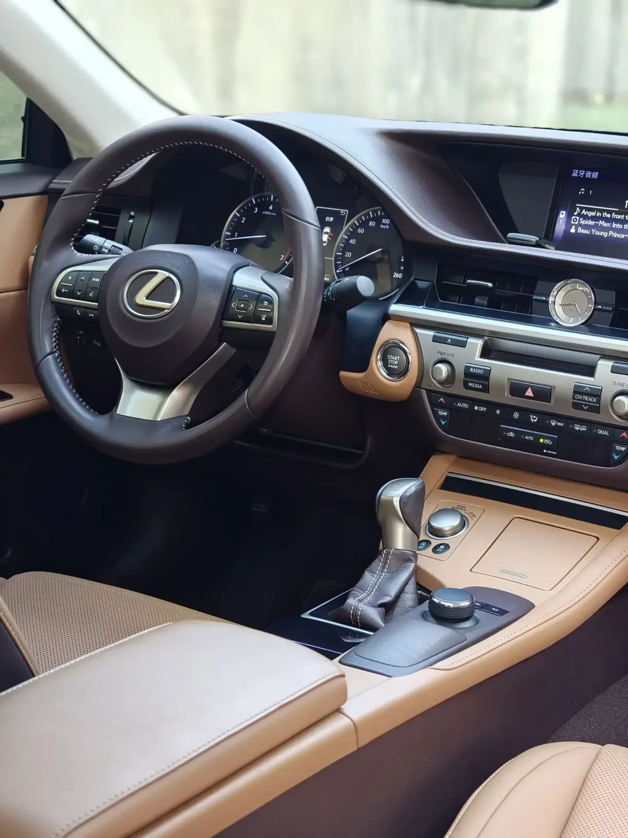 Lexus ES