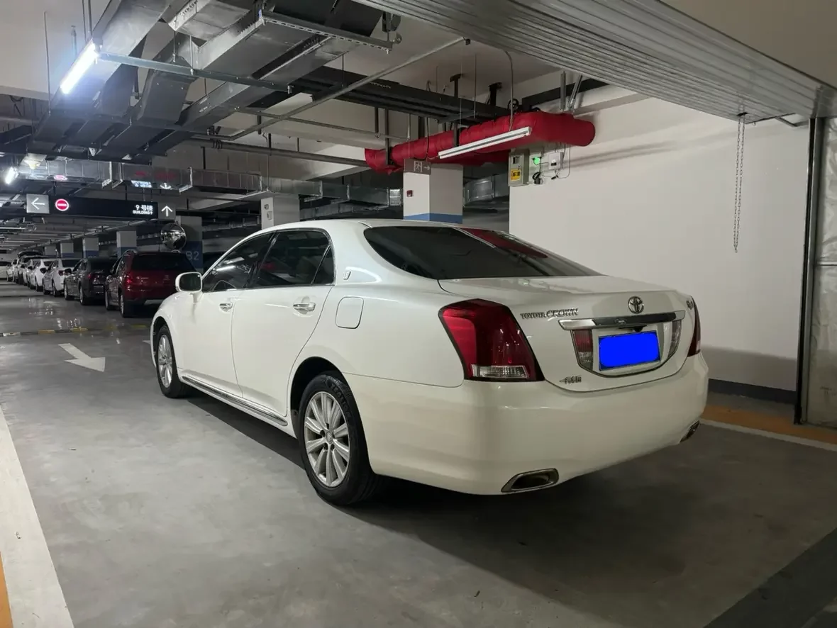 Toyota crown