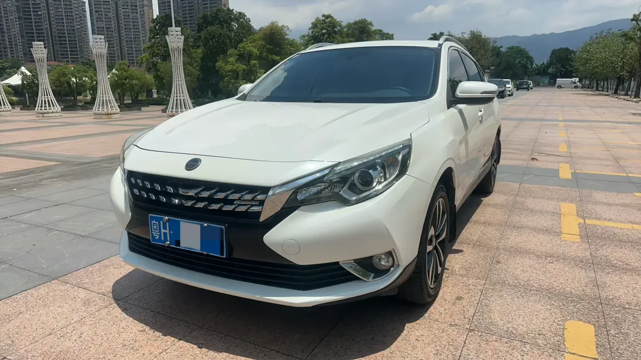 Kai Chen Venucia T90