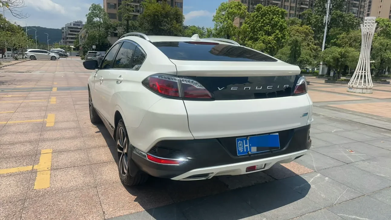 Kai Chen Venucia T90