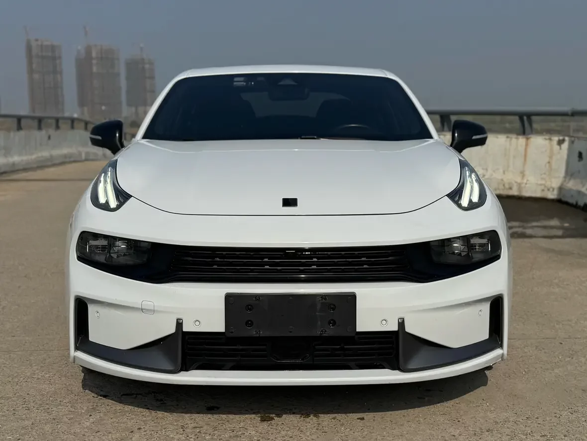 Lynk & Co 03