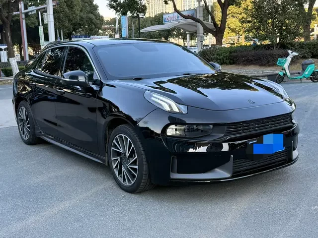 Lynk & Co 03