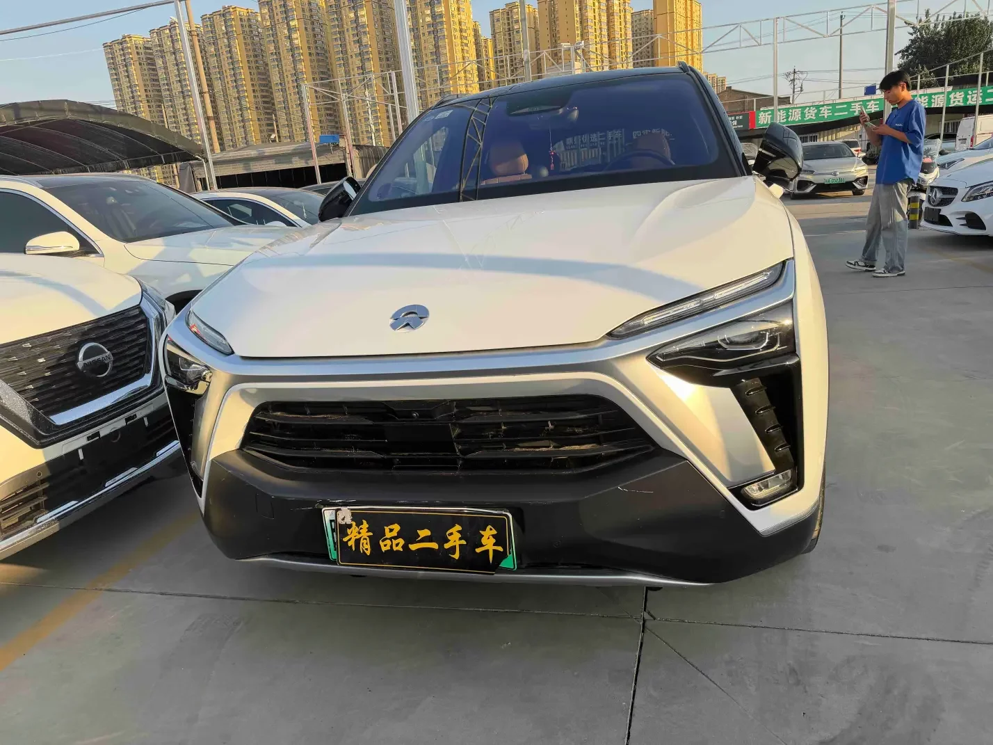 NIO ES8