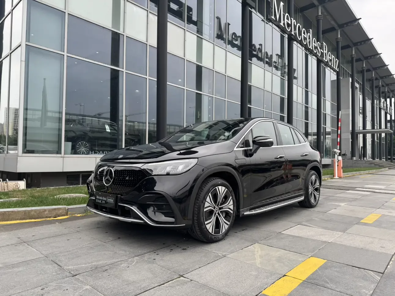 Mercedes-Benz EQE SUV