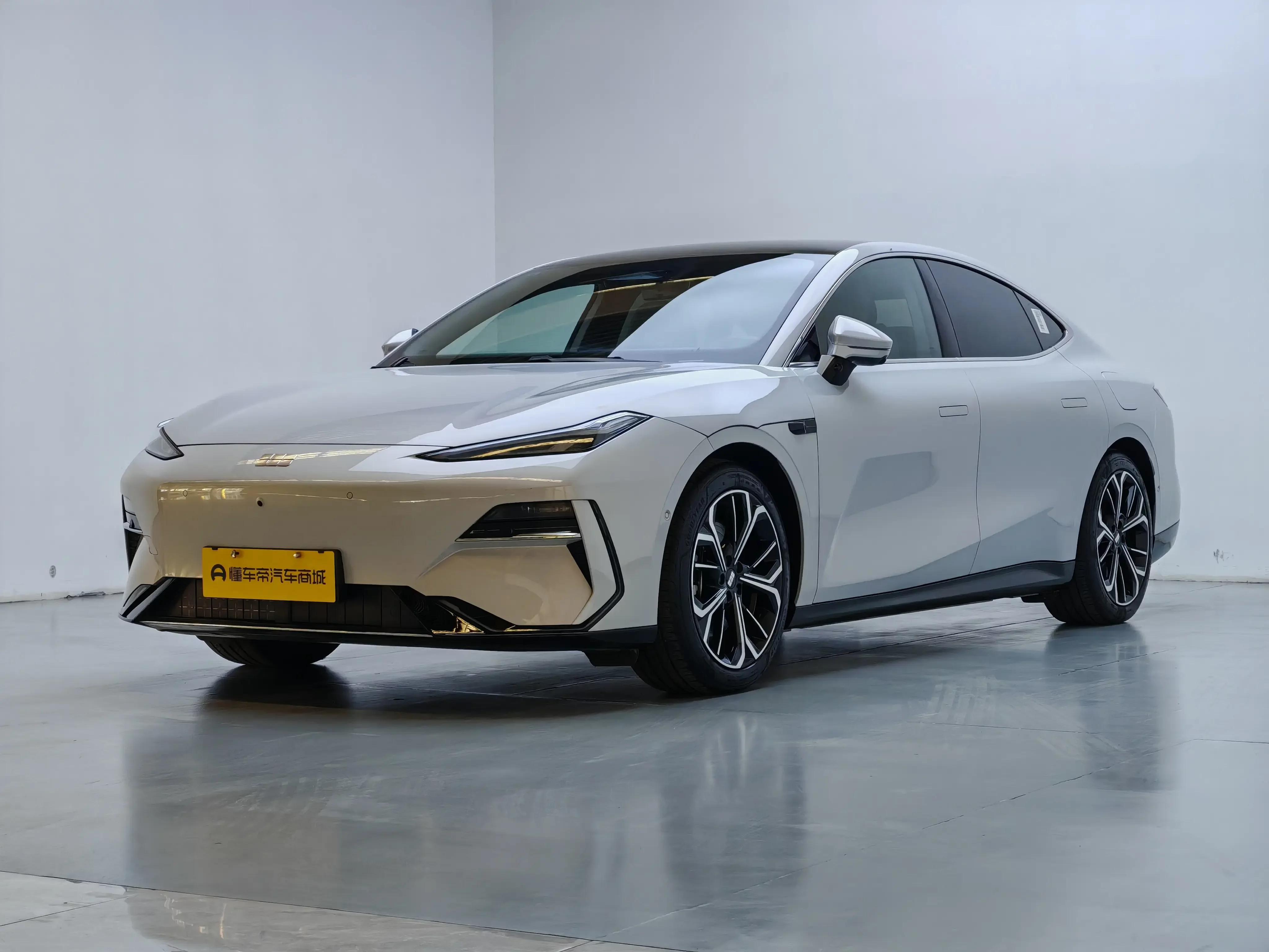 Geely Galaxy E8
