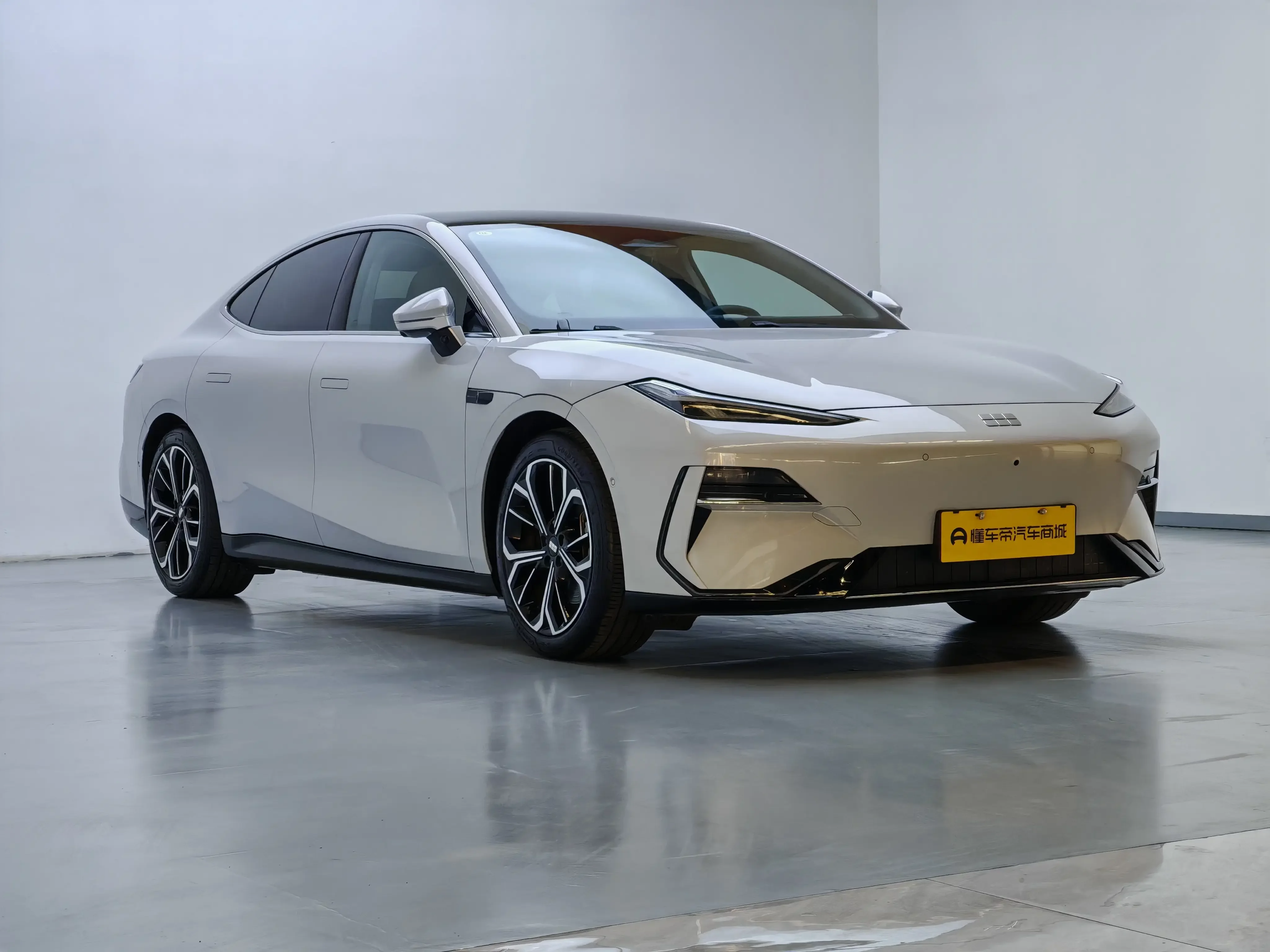 Geely Galaxy E8