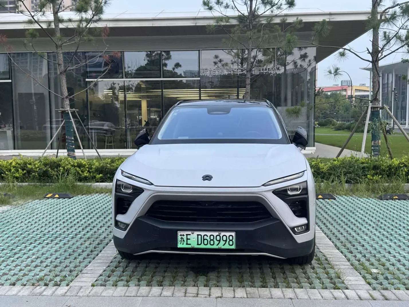NIO ES8