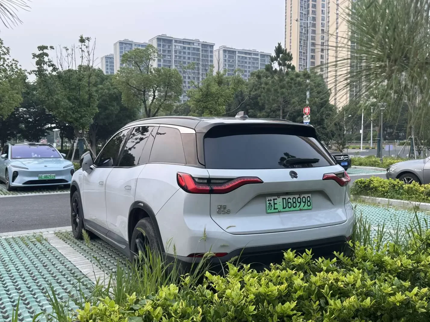 NIO ES8