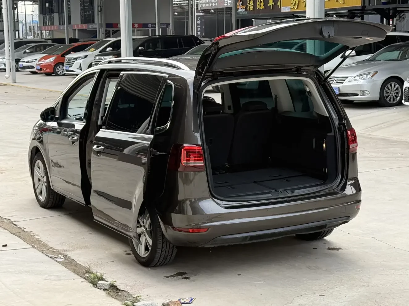 Volkswagen Sharon