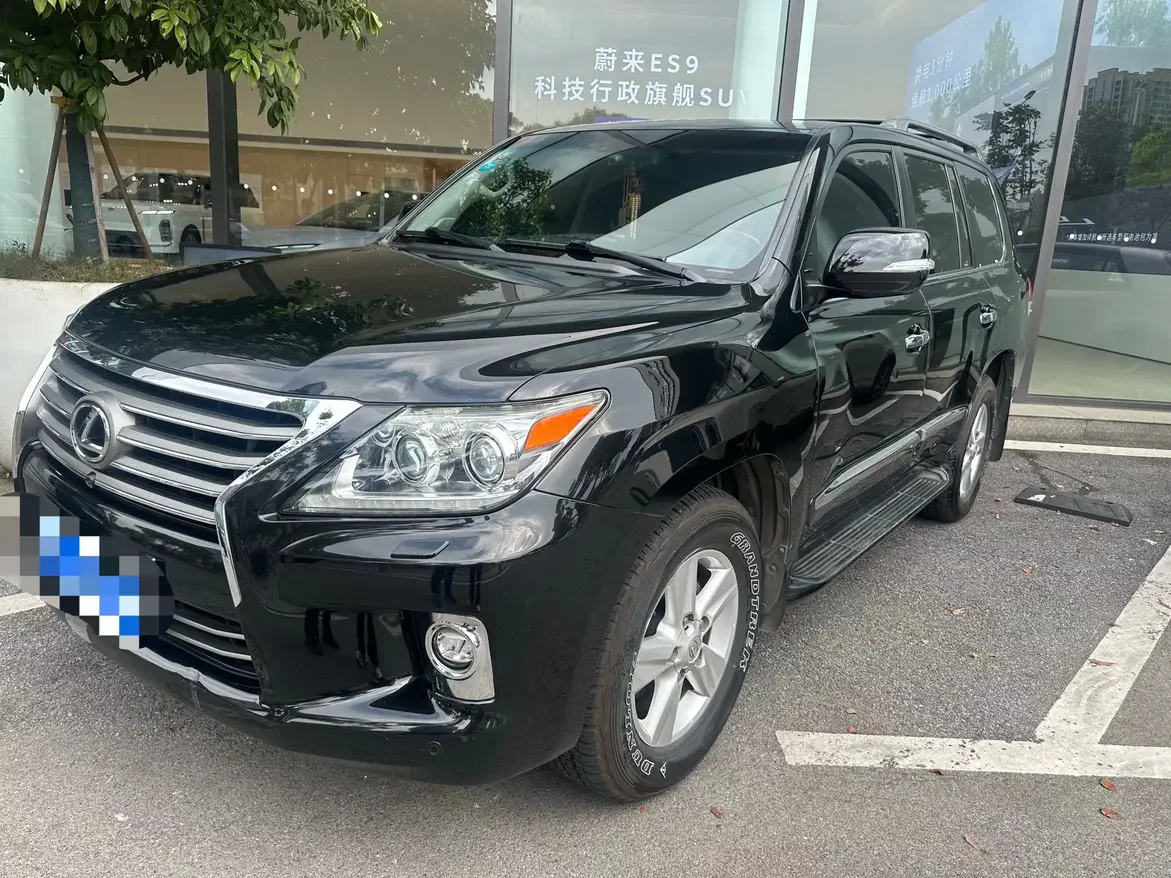 Lexus LX