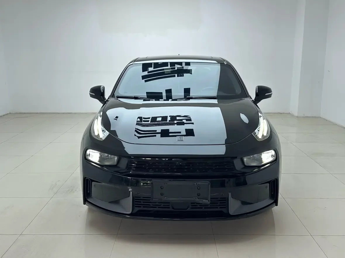 Lynk & Co 03