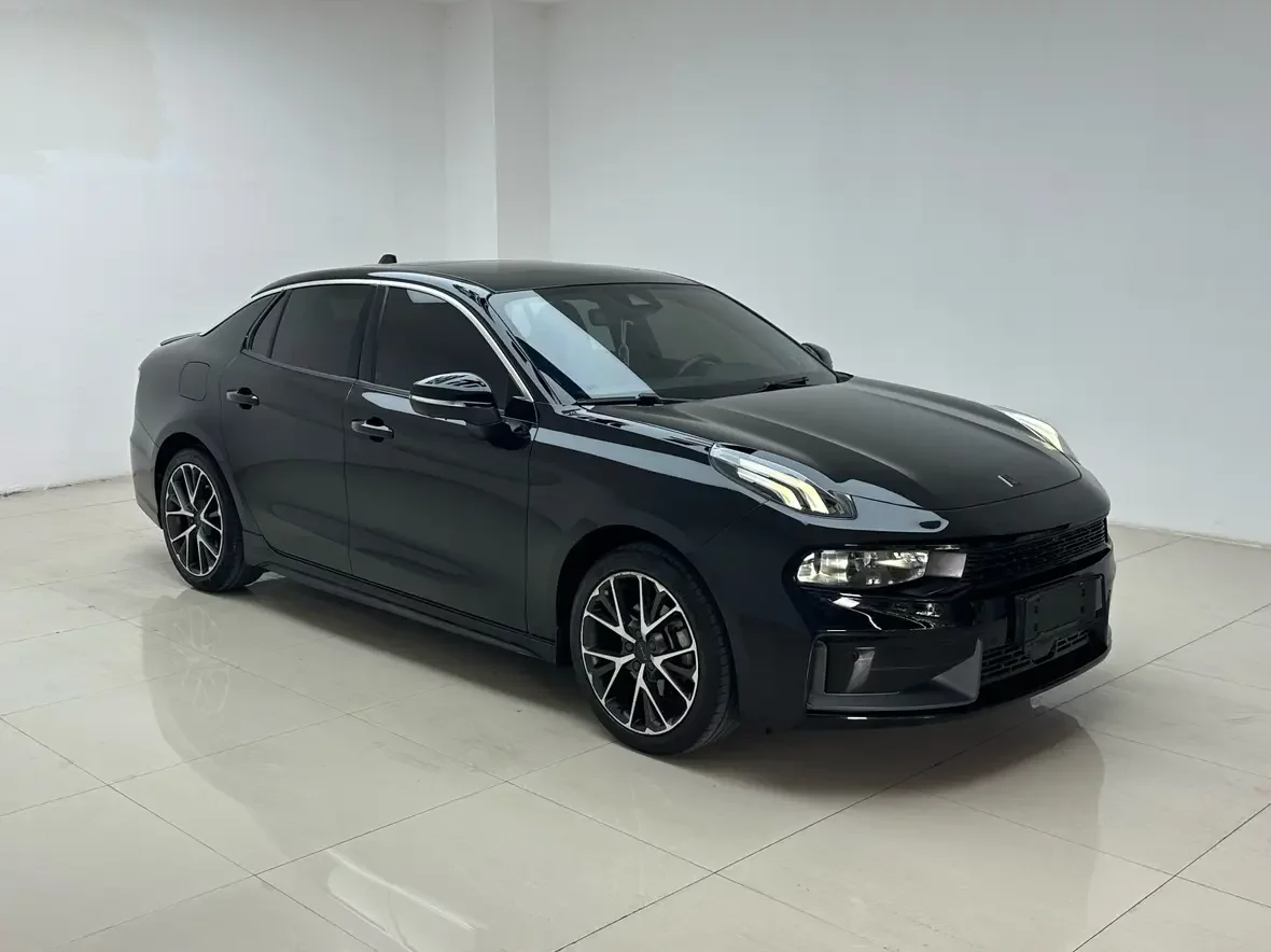 Lynk & Co 03