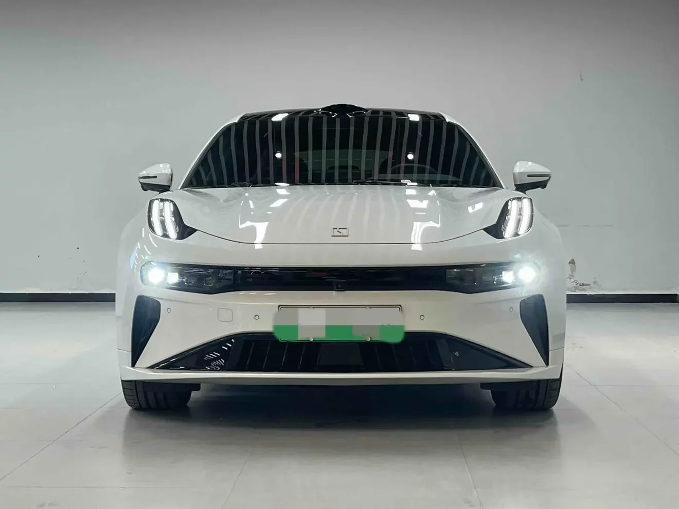 ZEEKR 001