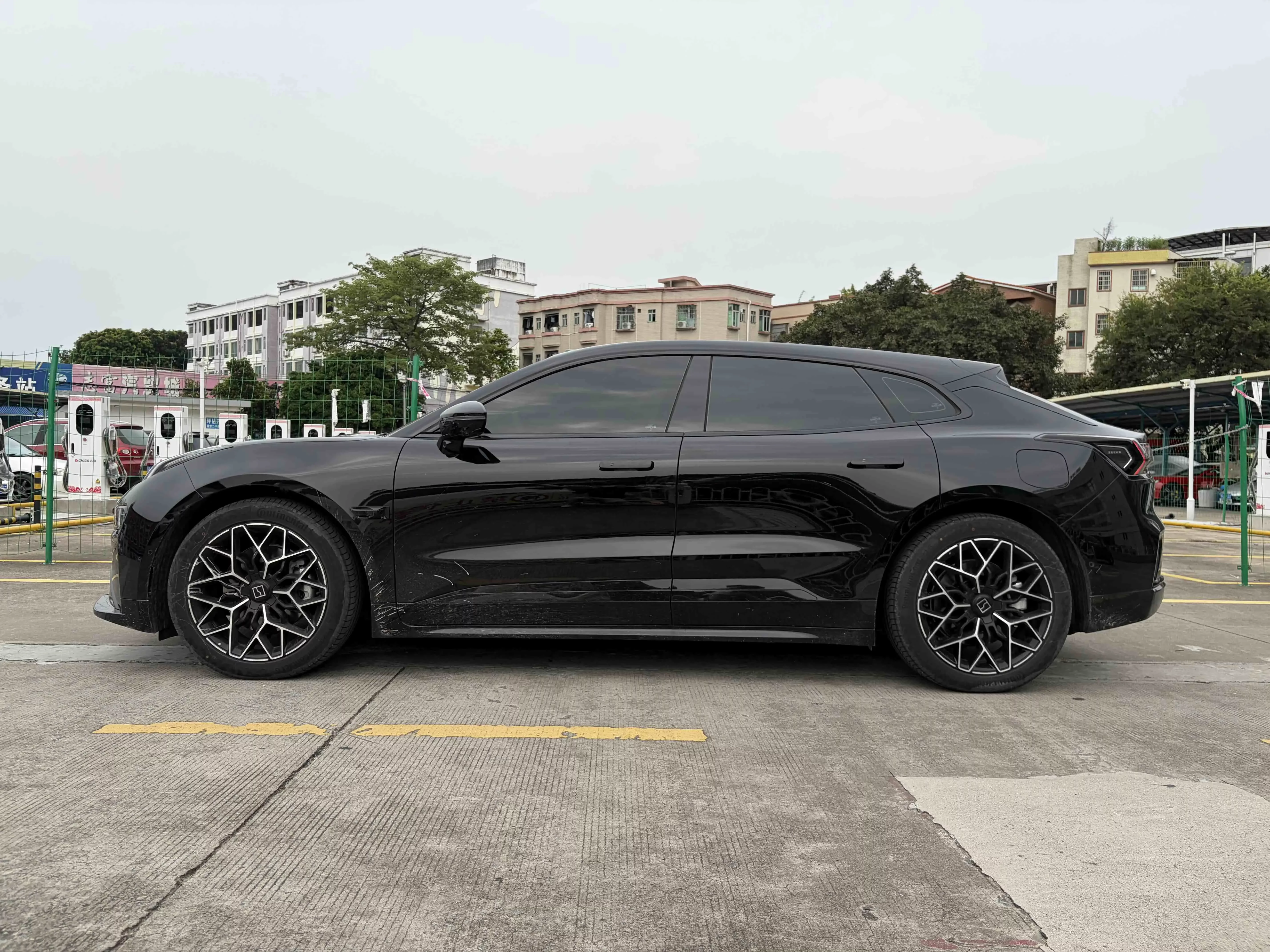 ZEEKR 001
