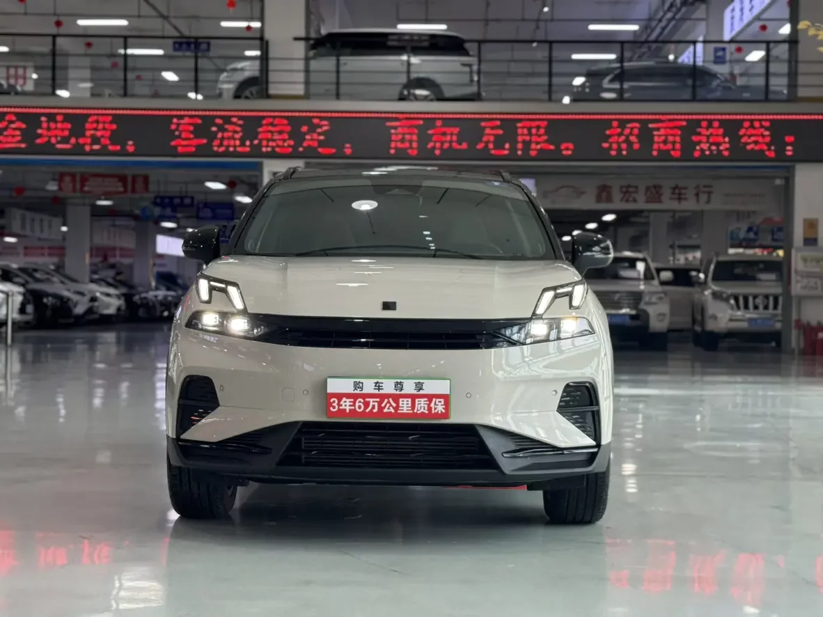 Lynk & Co 06