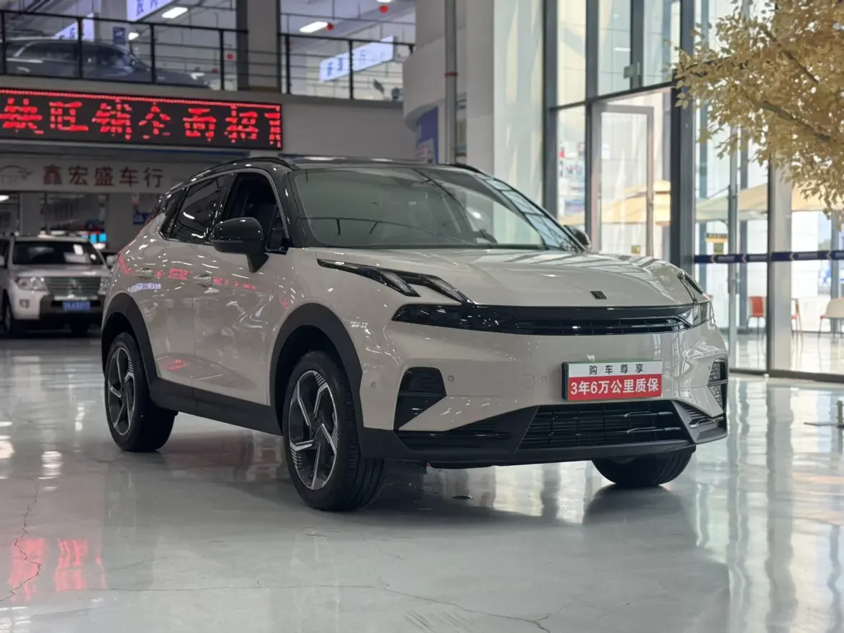 Lynk & Co 06