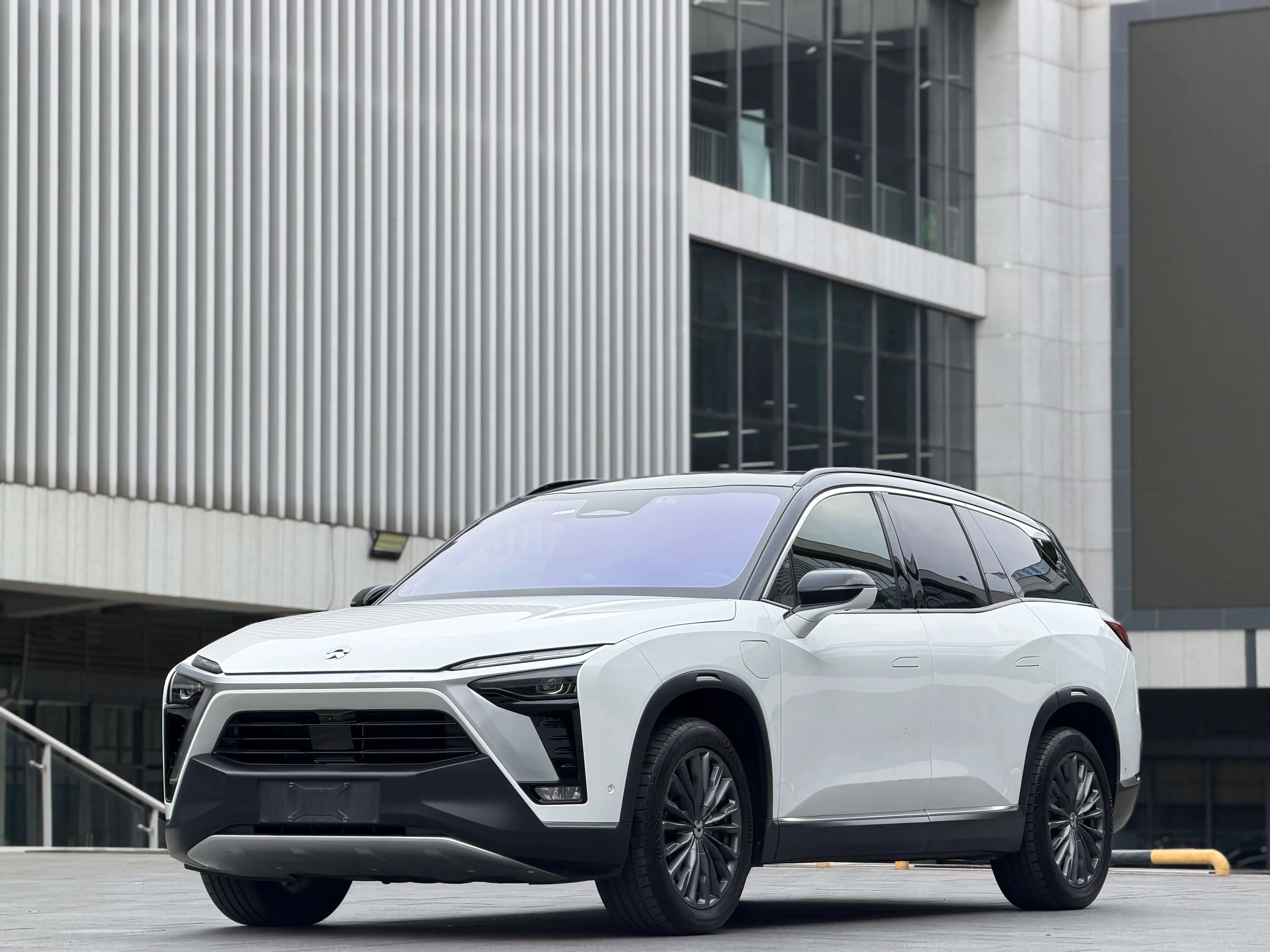 NIO ES8