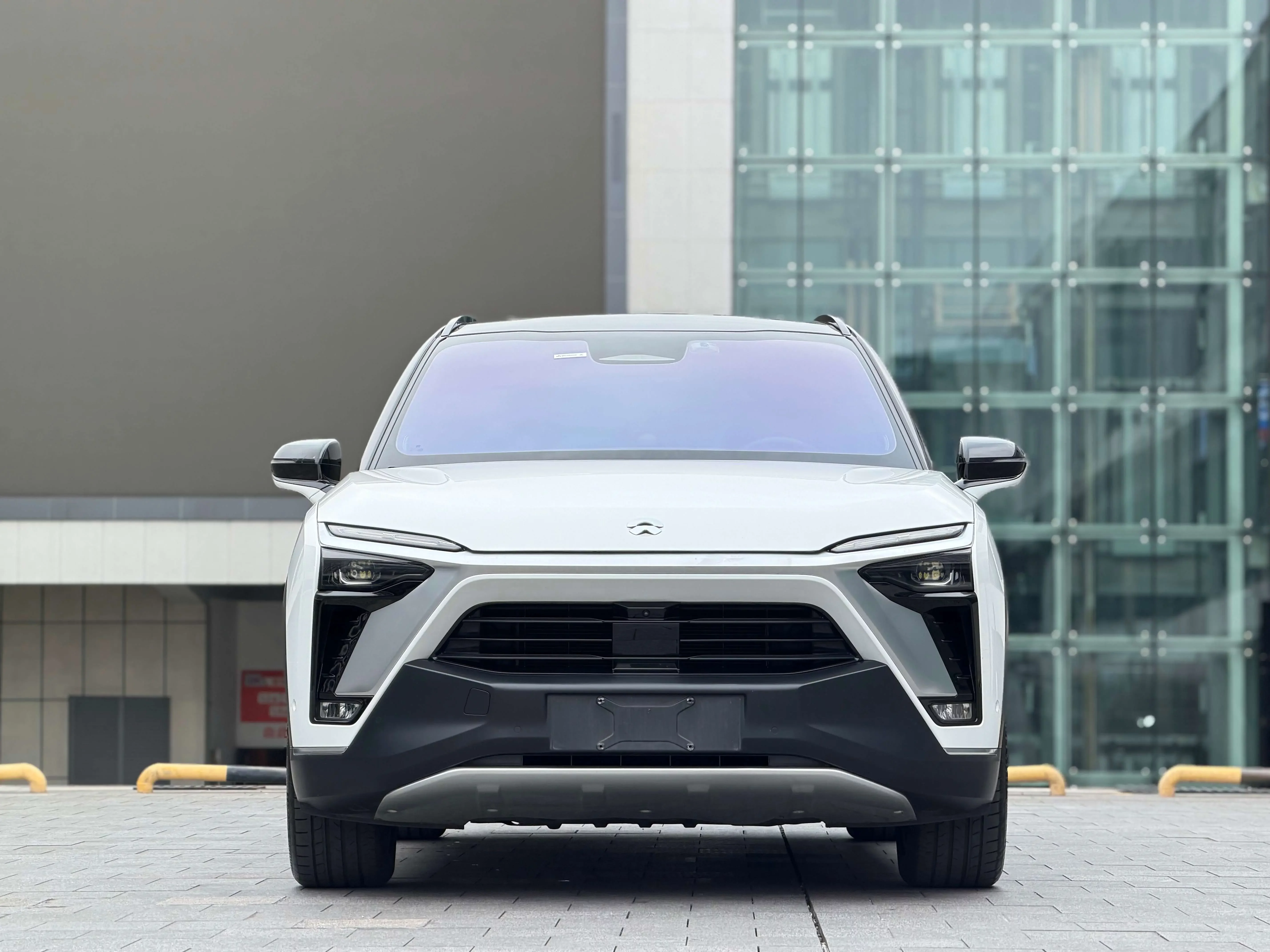 NIO ES8