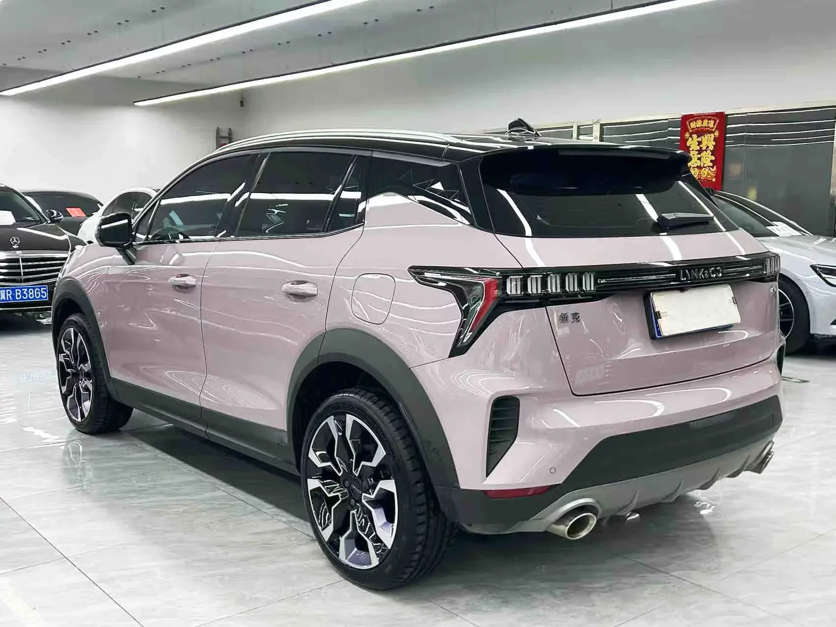 Lynk & Co 06