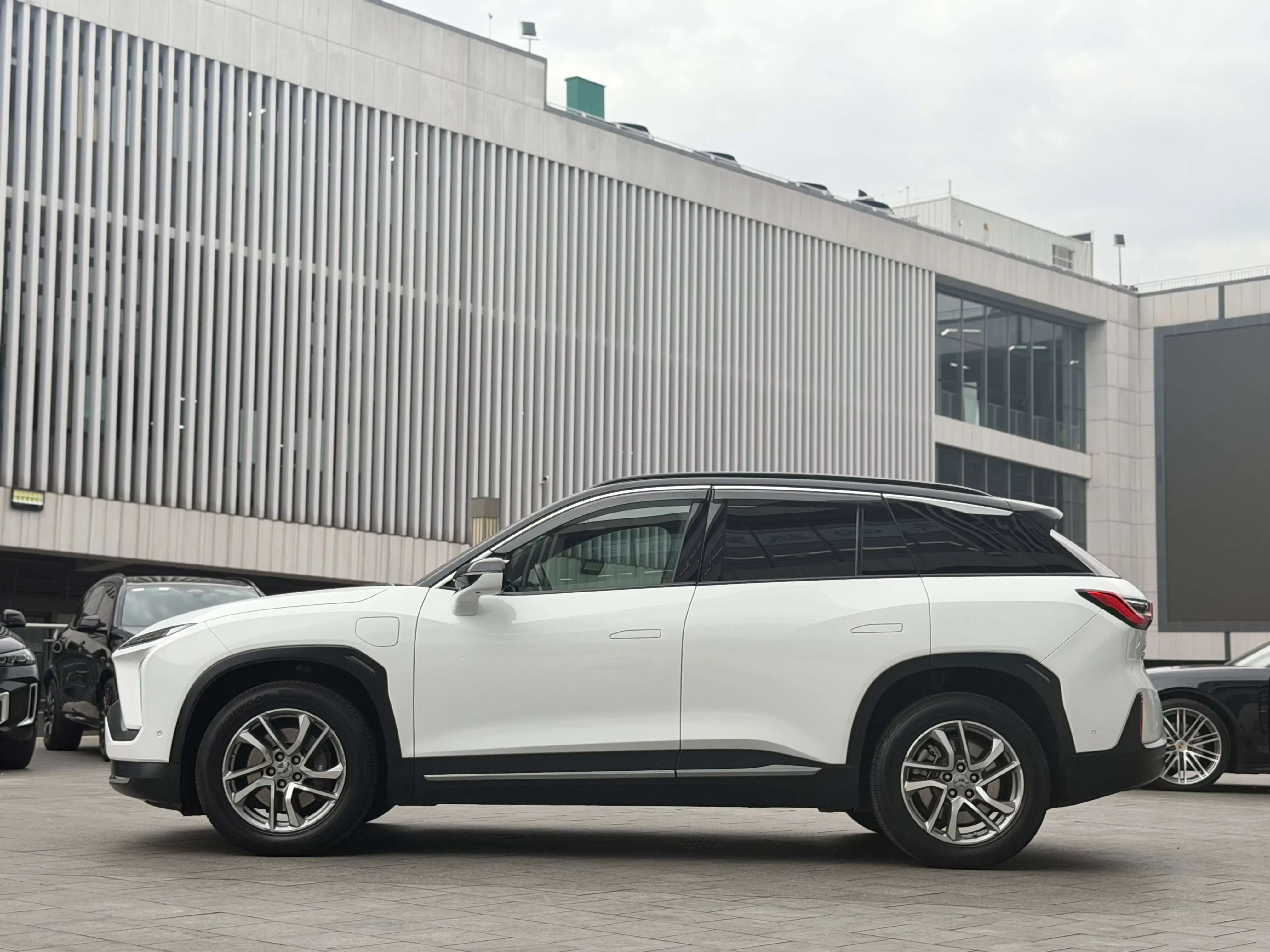NIO ES6