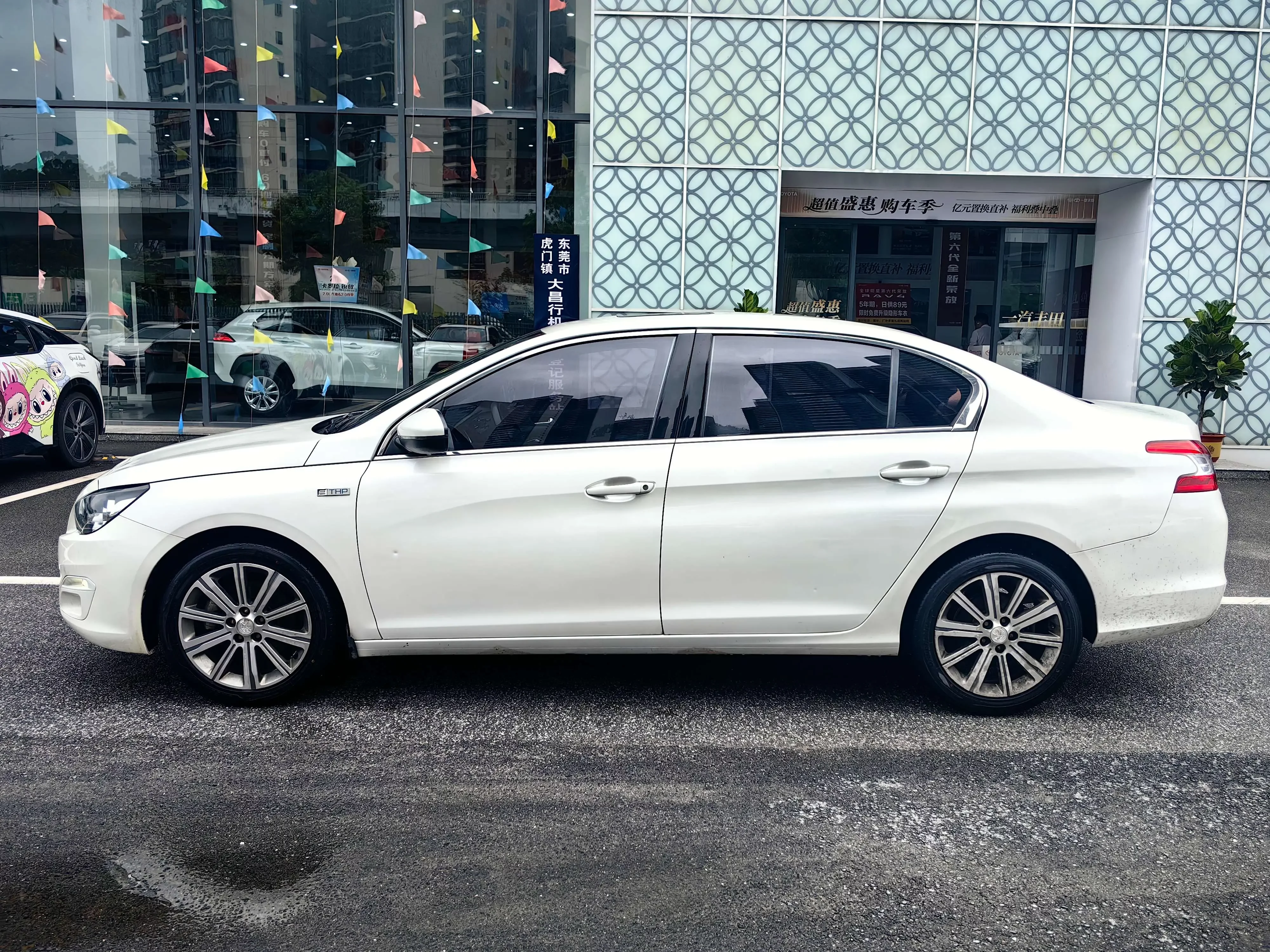 Peugeot 408