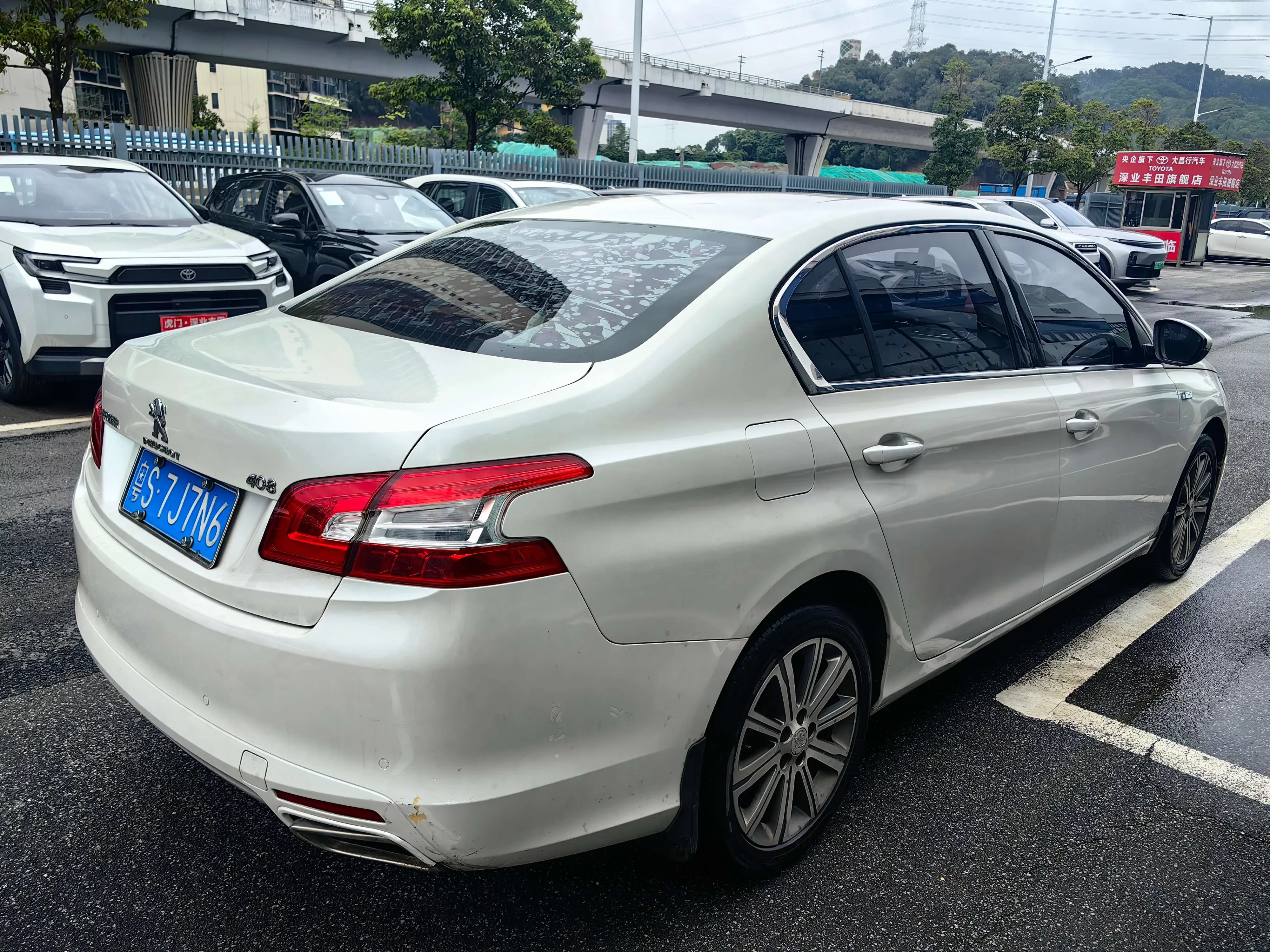 Peugeot 408