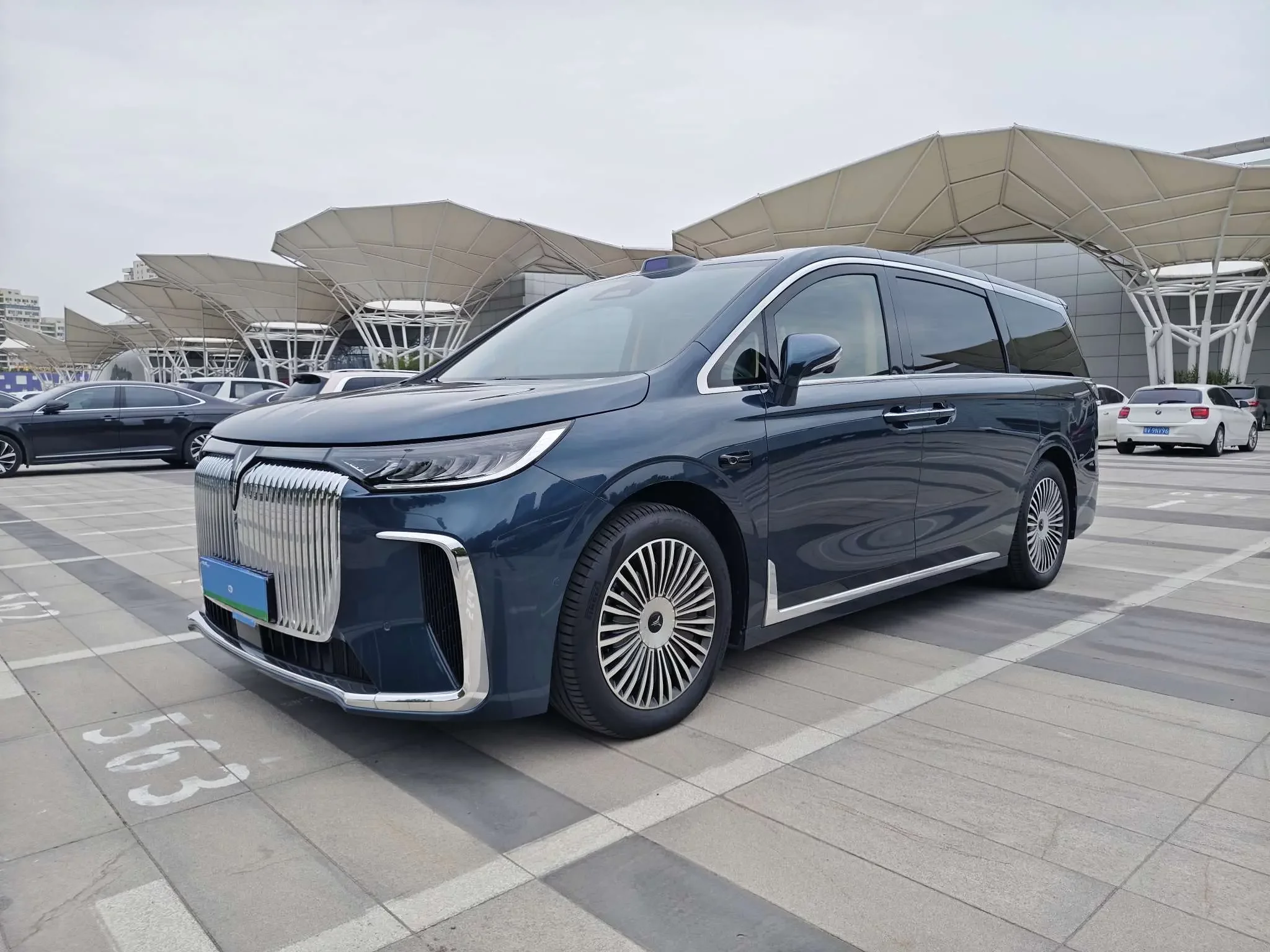 Voyah Lantu Dreamer PHEV  из Китая