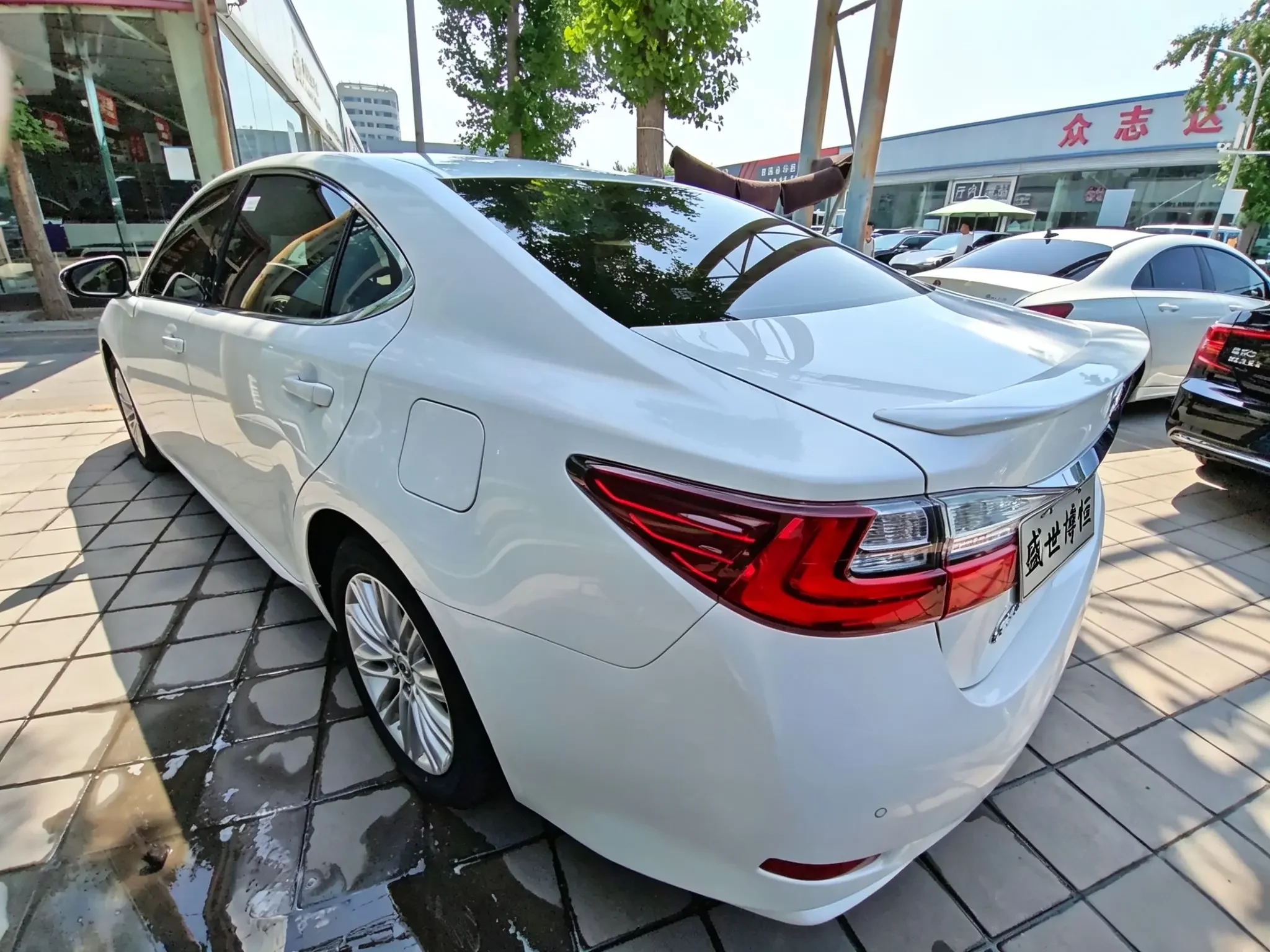 Lexus ES
