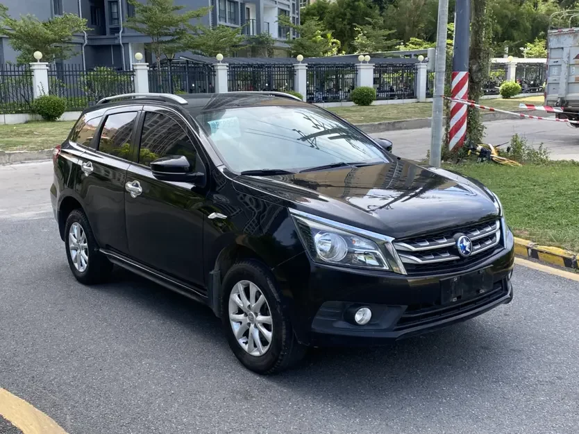 Kai Chen Venucia T70