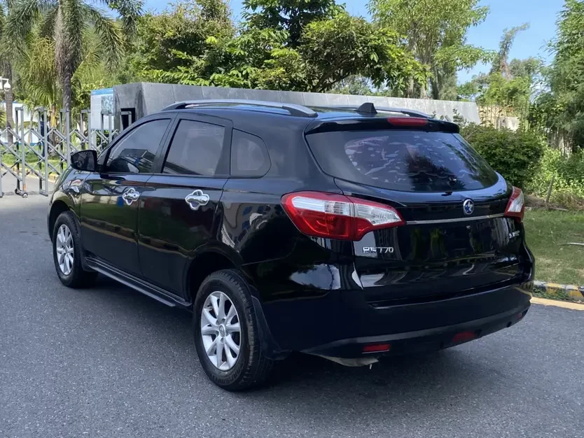 Kai Chen Venucia T70