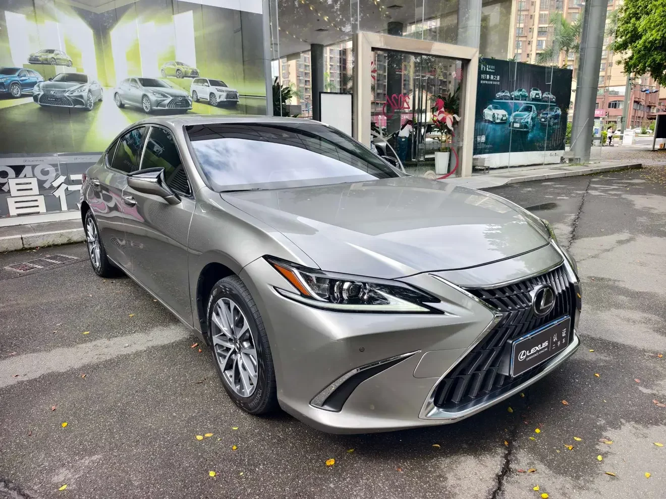 Lexus ES