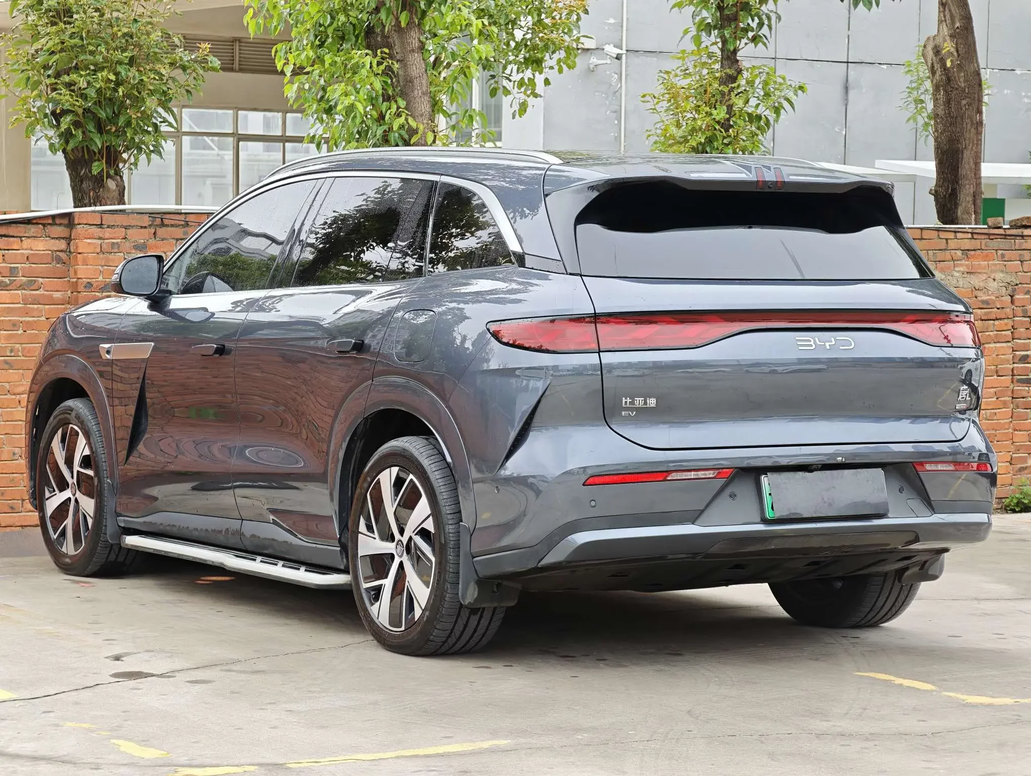 BYD Tang L EV