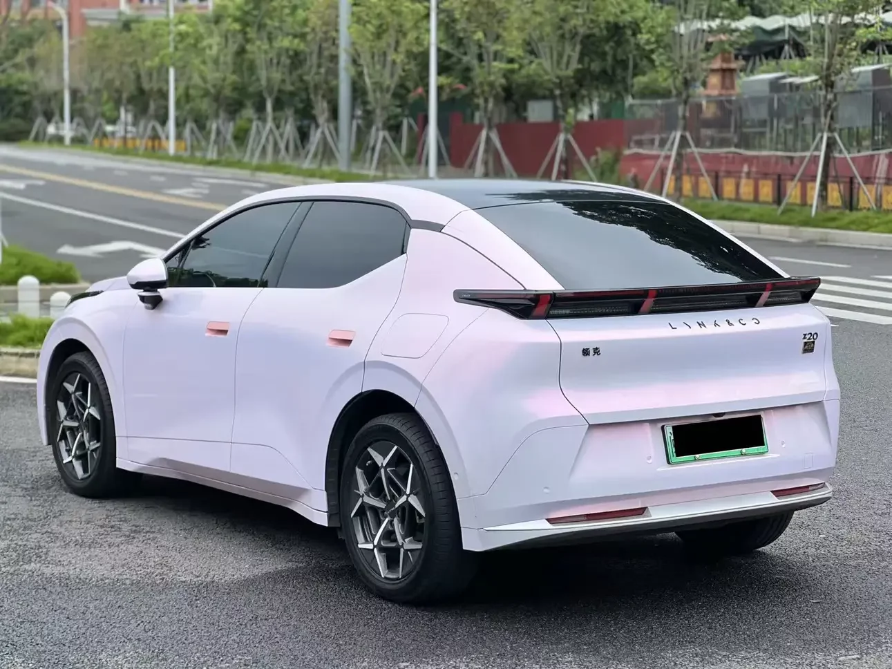 Lynk & Co Z20