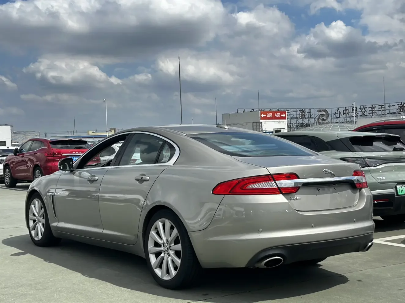 Jaguar XF