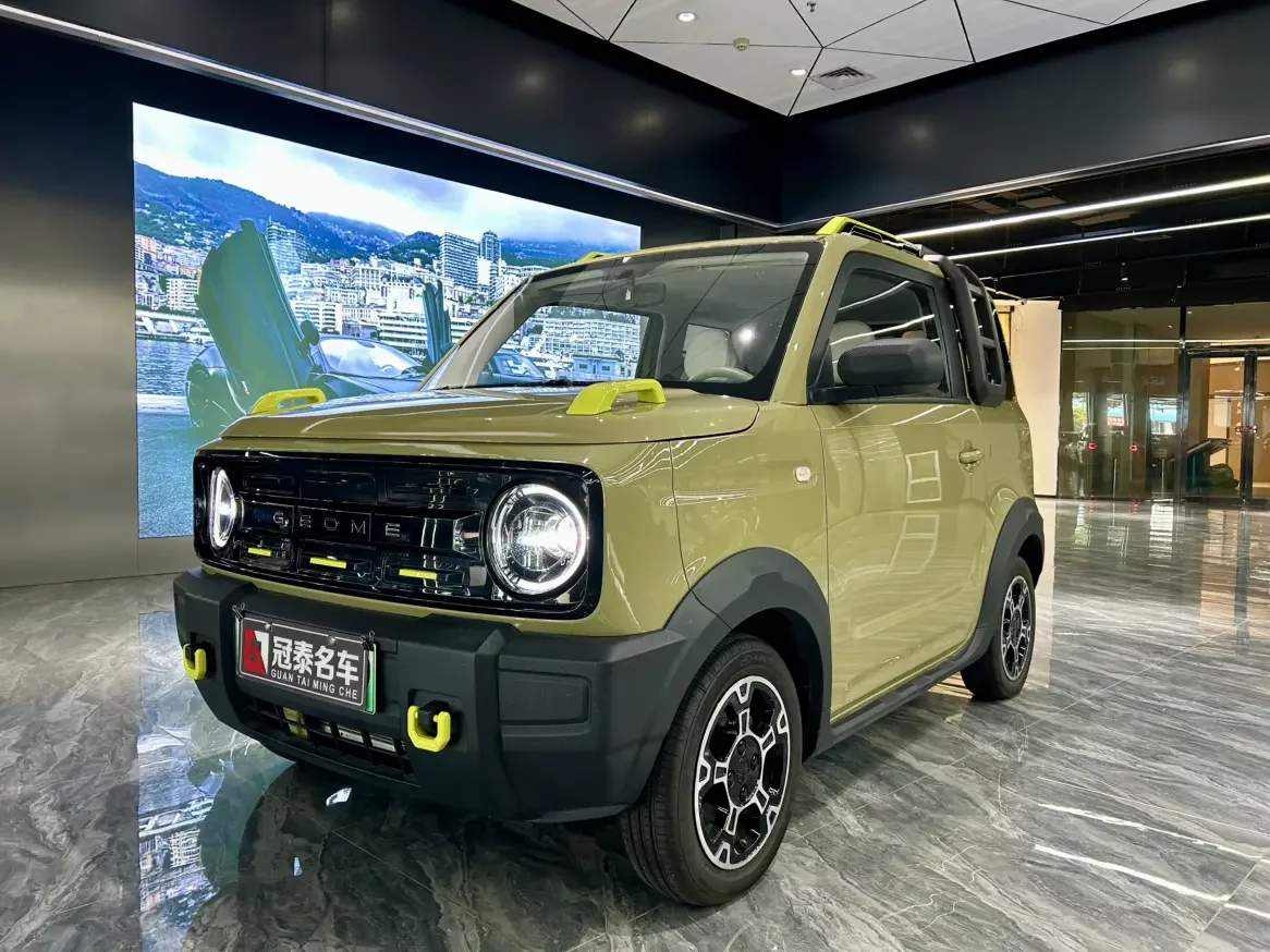 Geely panda