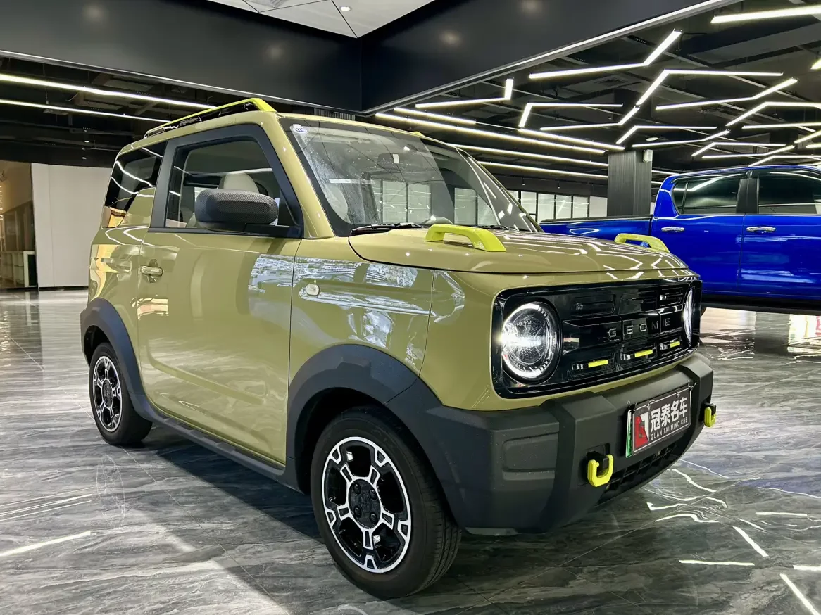 Geely panda