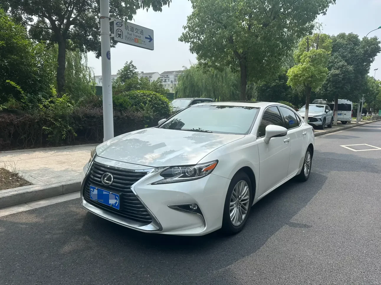 Lexus ES