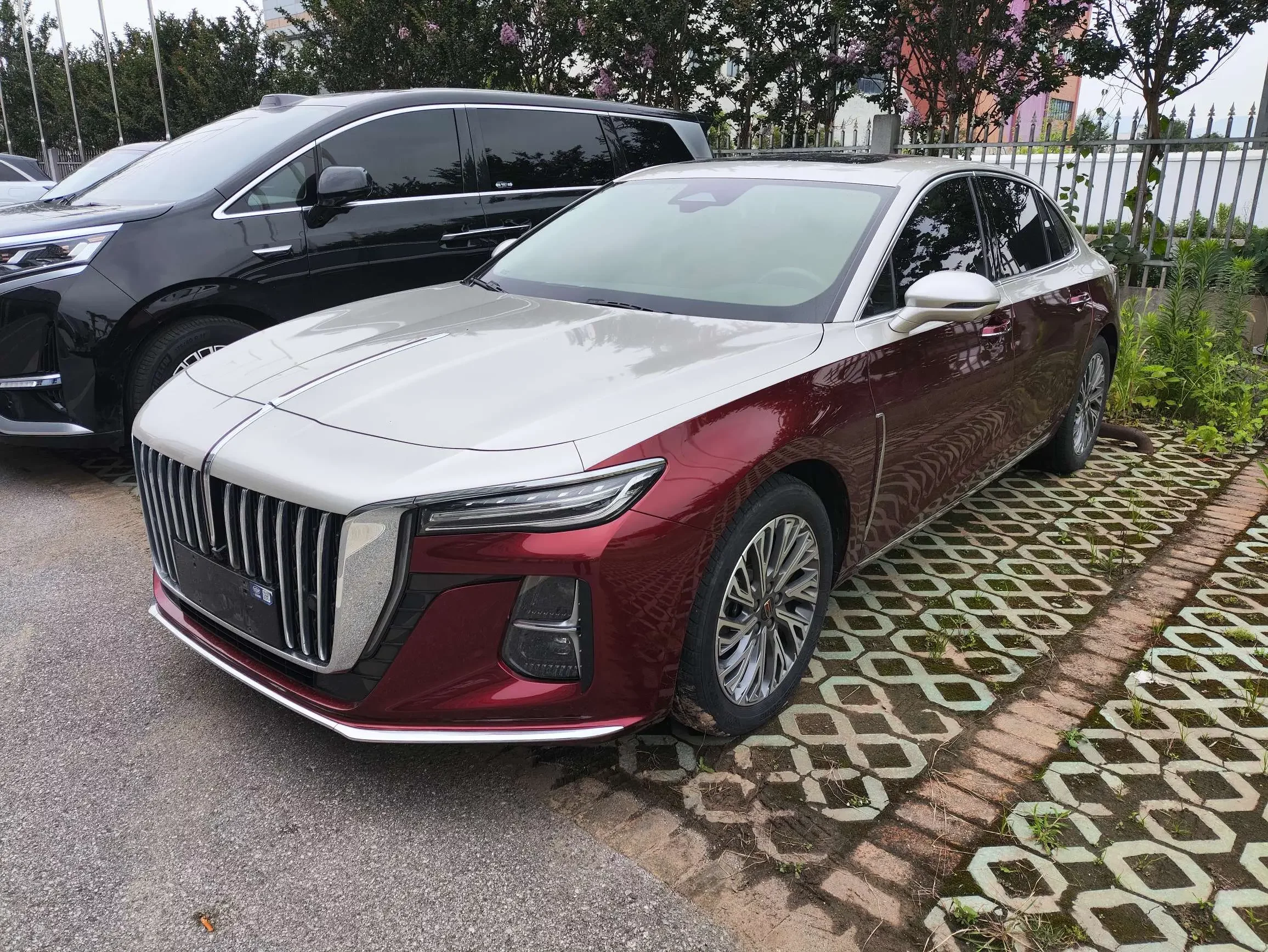 Hongqi H5  из Китая