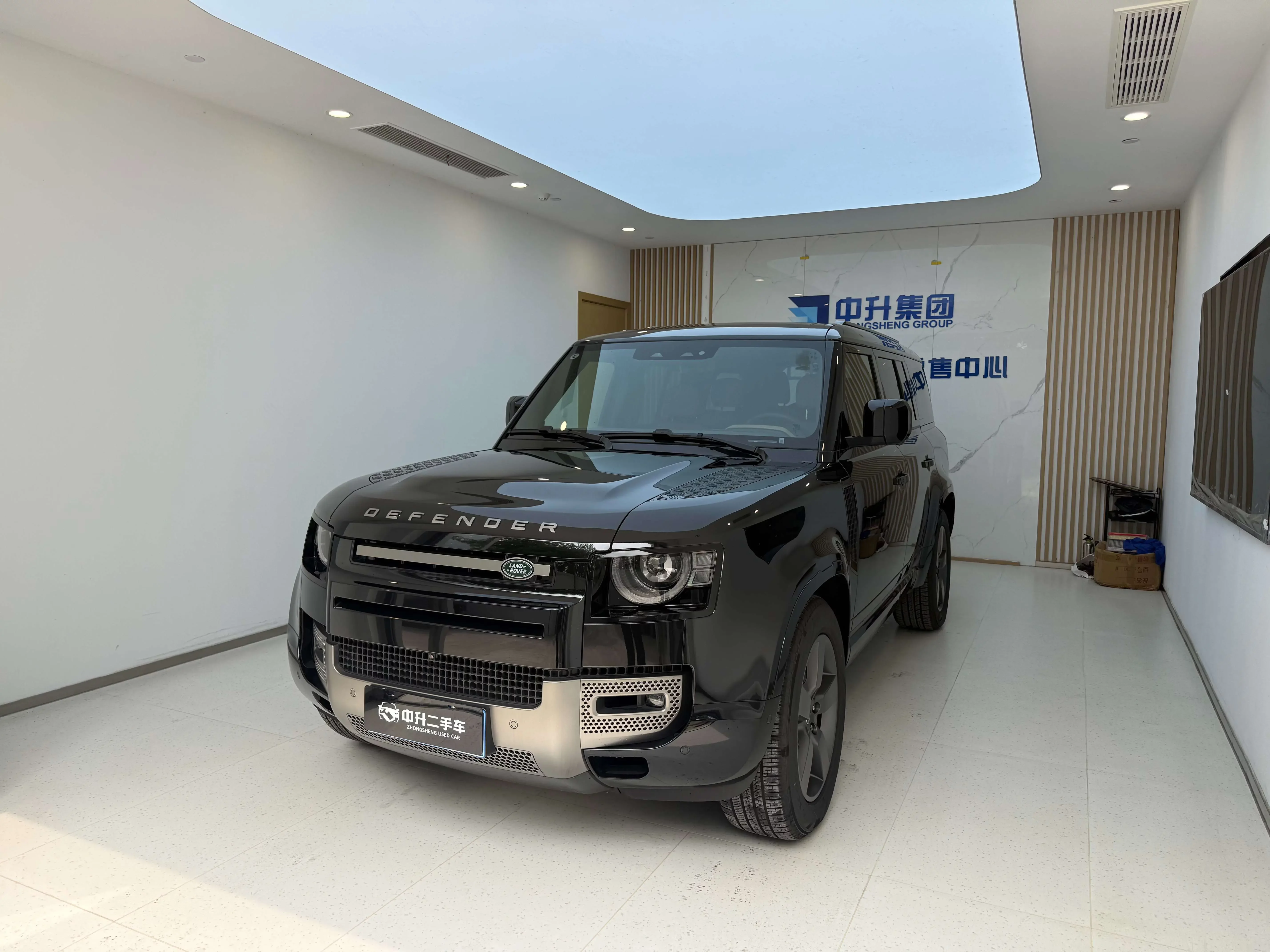 Land Rover guard