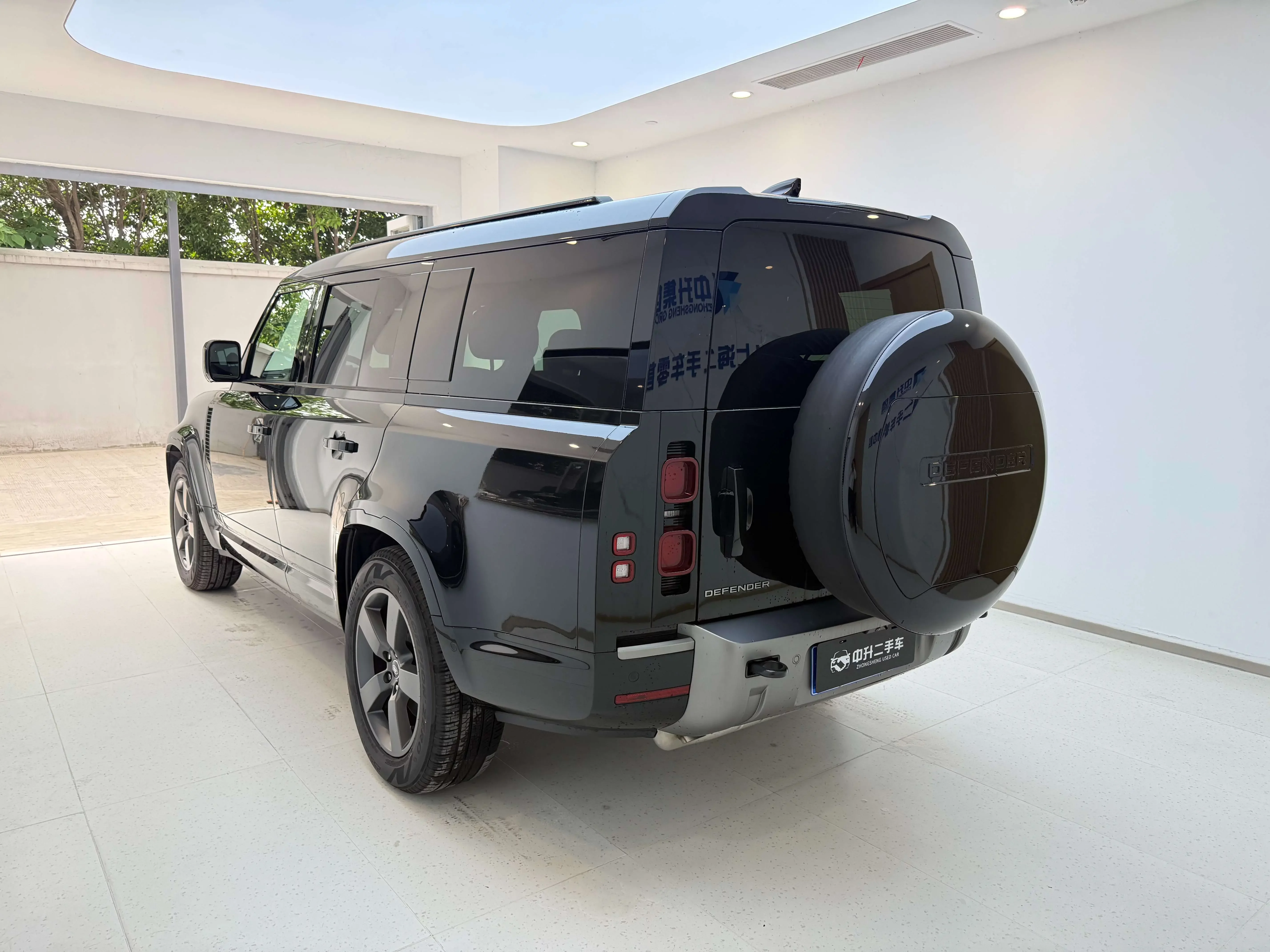 Land Rover guard