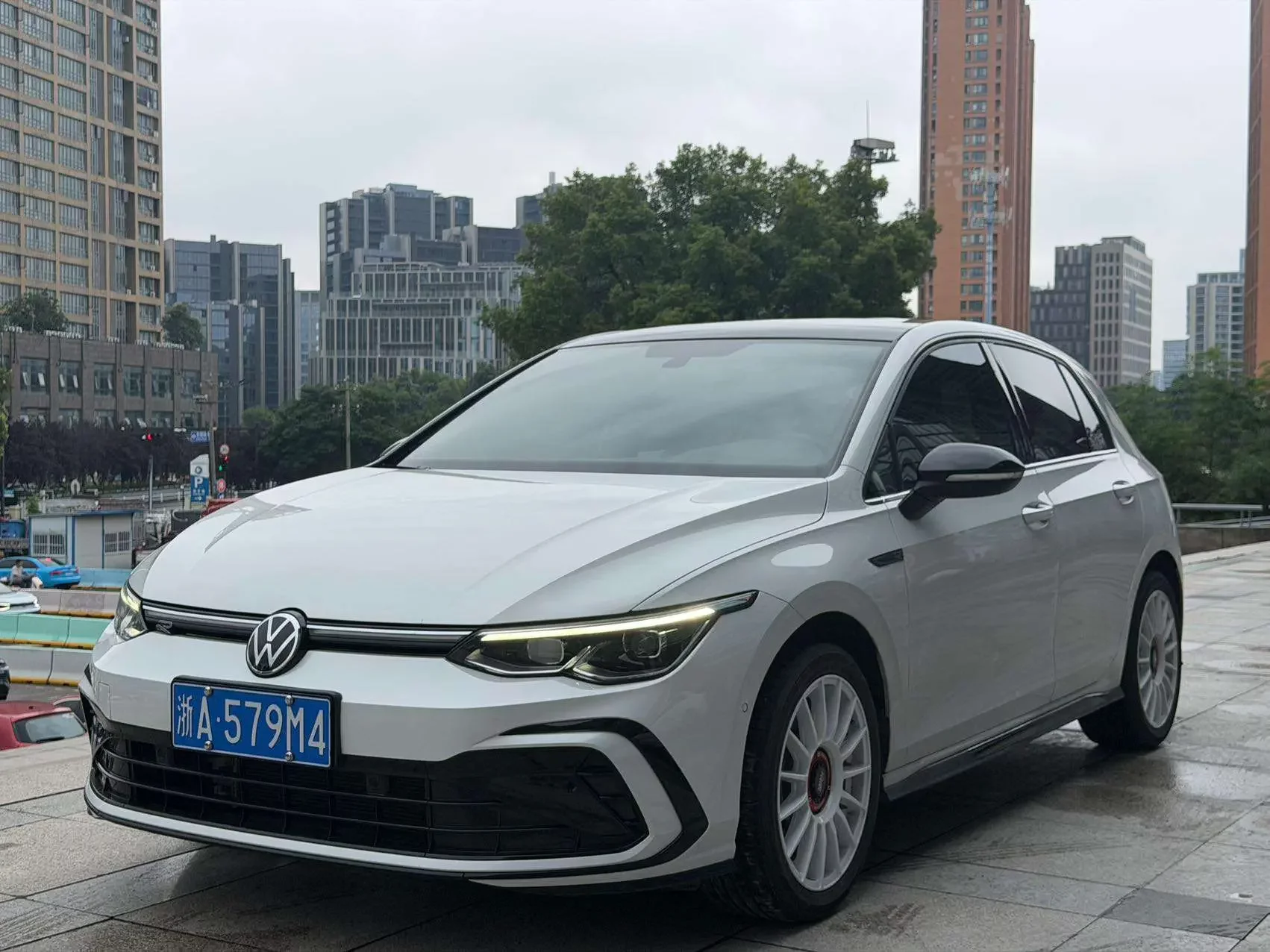 VOLKSWAGEN GOLF