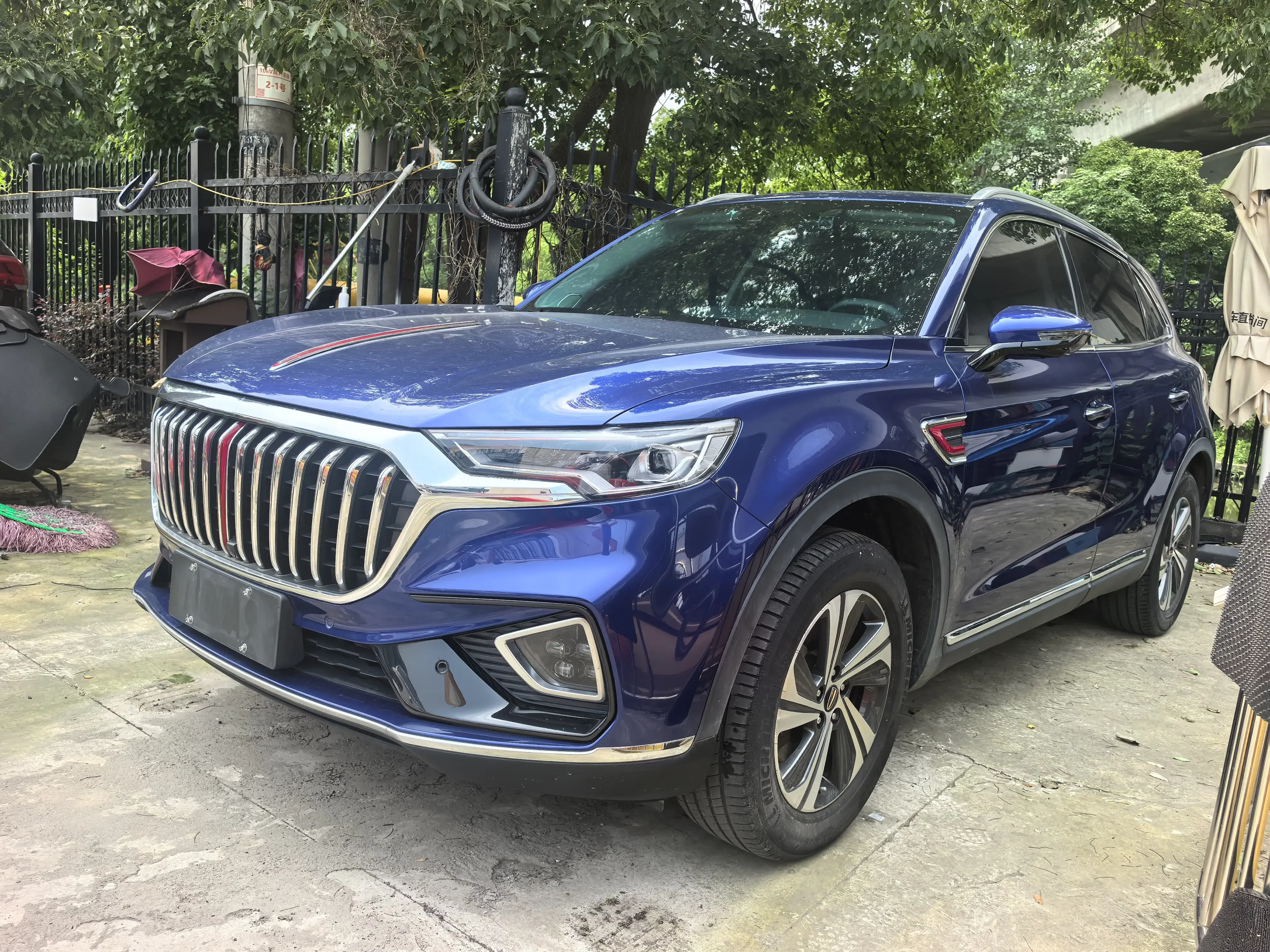 Hongqi HS5  из Китая