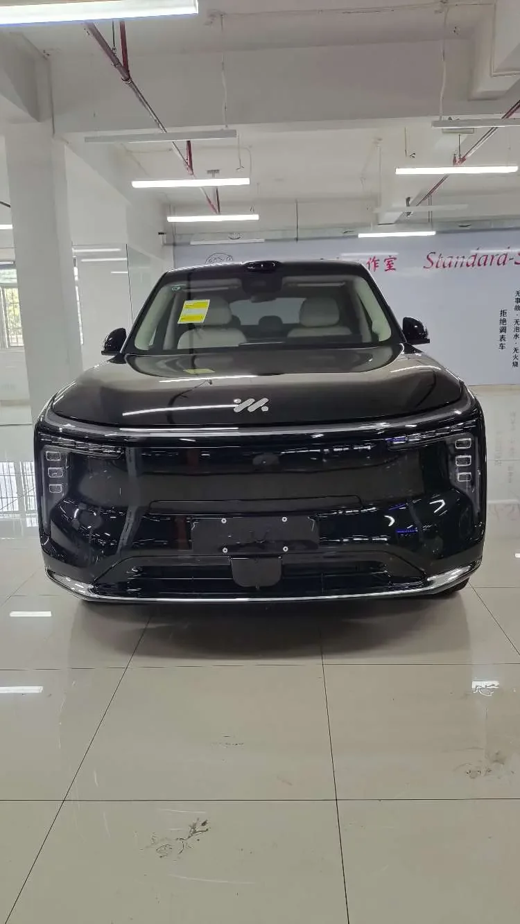 Zhiji LS8  из Китая
