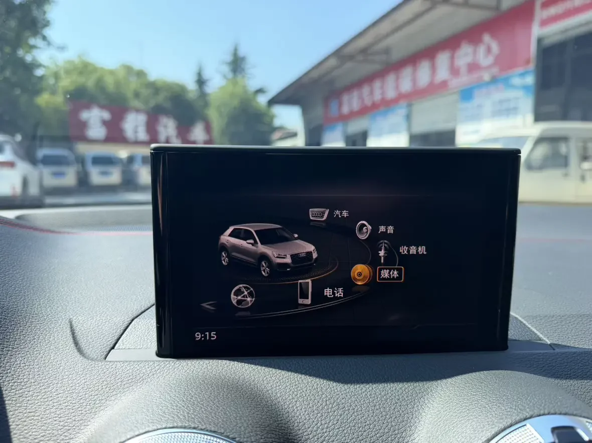 Audi Q2L