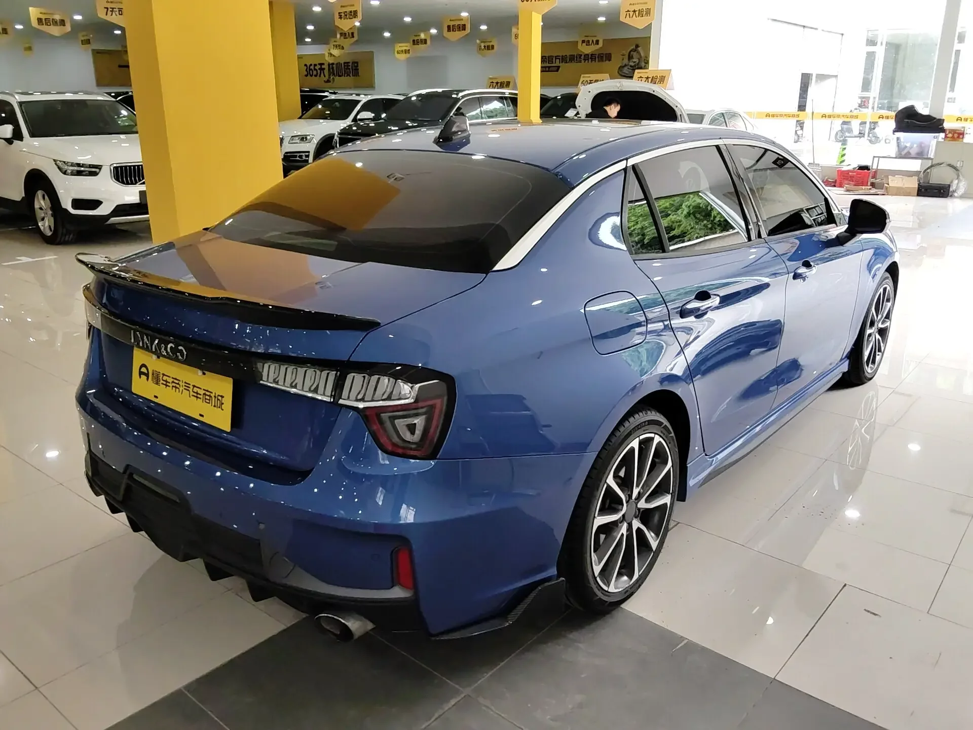 Lynk & Co 03
