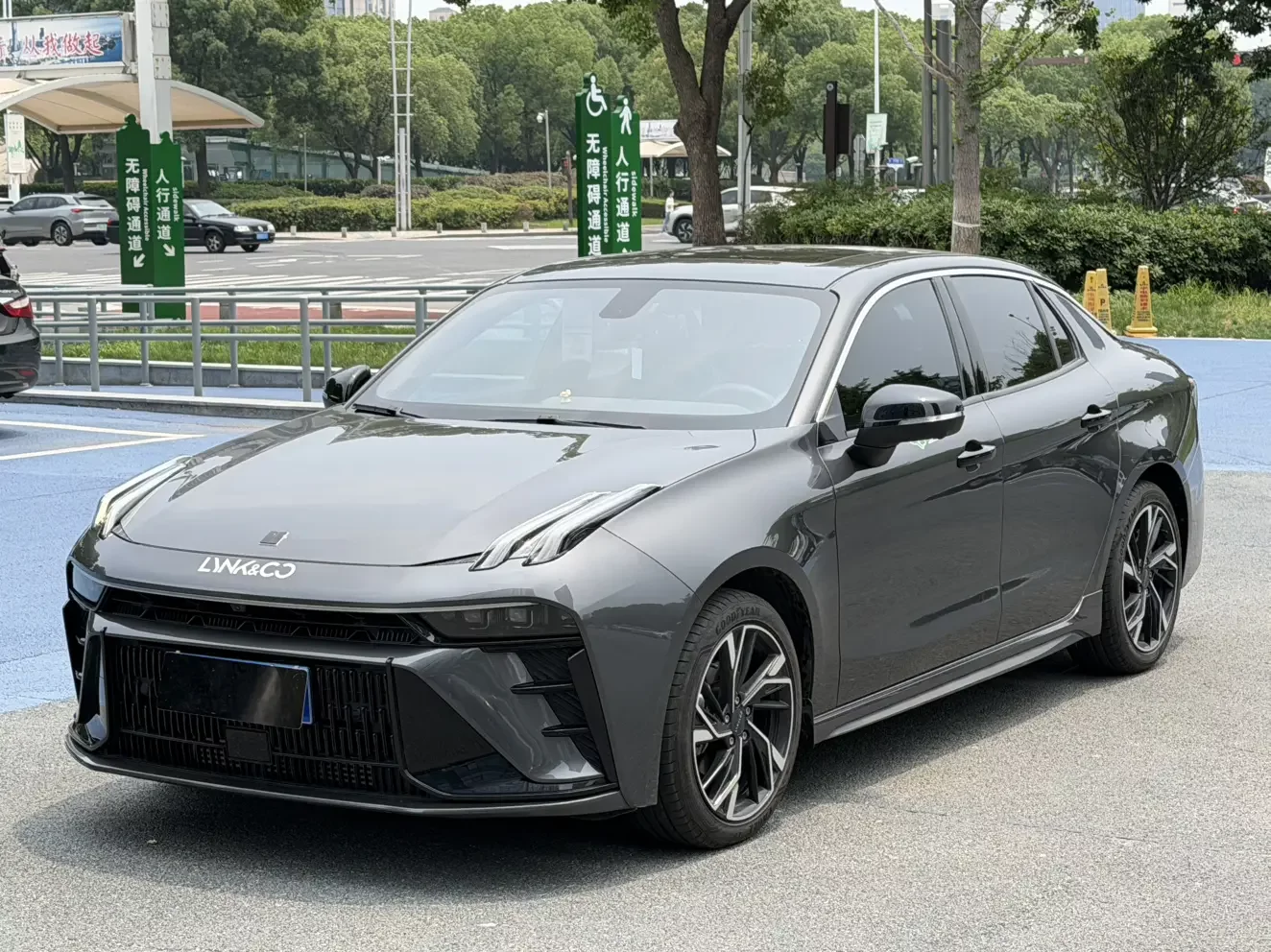 Lynk & Co 03